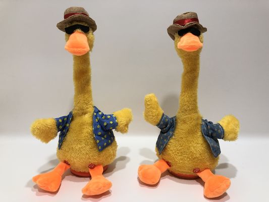 Grabación de repetición de baile cantando pato amarillo de peluche con sombrero de paja