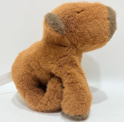 La pulsera de juguete de peluche Capybara se puede usar en el manillar de la bicicleta, las asas de la raqueta de bádminton y otras posiciones.