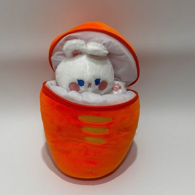 Juguetes de peluche con cremallera en forma de zanahoria