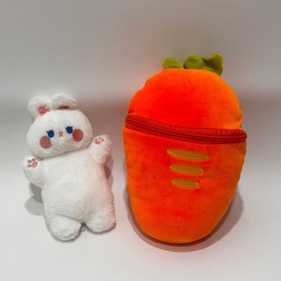 Juguetes de peluche con cremallera en forma de zanahoria