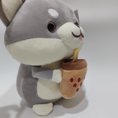 Peluche Shiba Inu Súper Suave y Esponjoso de 20cm Abrazando una Taza de Té de Burbujas