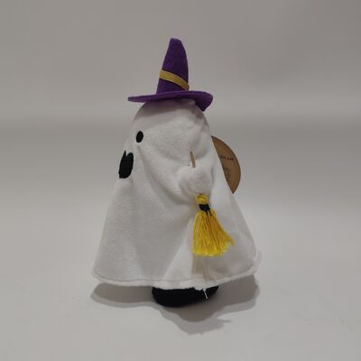 Fantasmas blancos de Halloween con sombreros y escobas