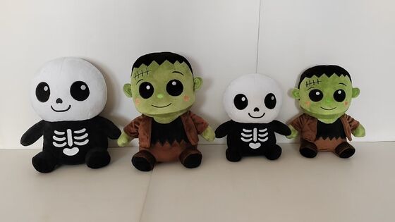 Peluche de Frankenstein de Halloween, diseño de monstruo espeluznante y divertido